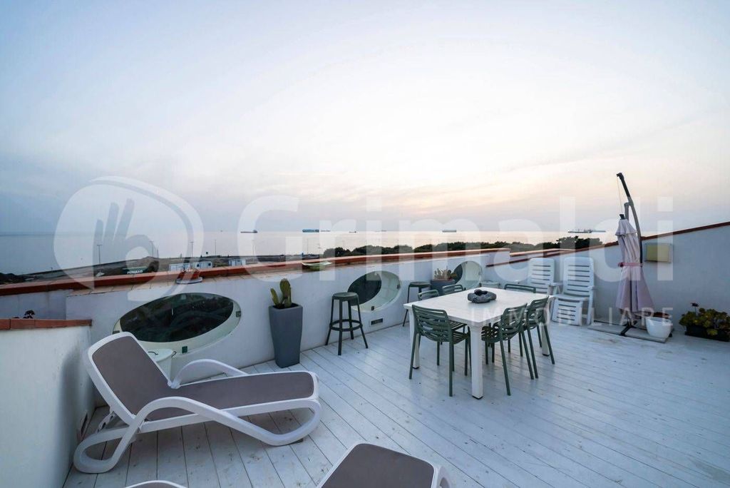 Luxury Apartment for sale in Livorno, 1 000 000 €, Photo 4