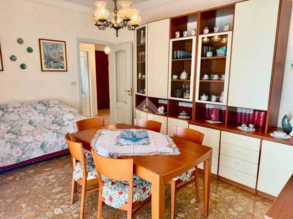 Luxury Apartment for sale in San Bartolomeo Al Mare, 450 000 €, Photo 5