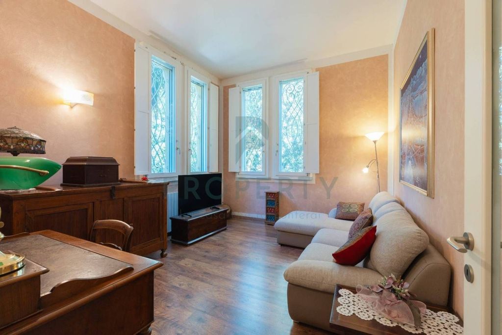 Luxury House for sale in Correggio, 1 050 000 €, Photo 7