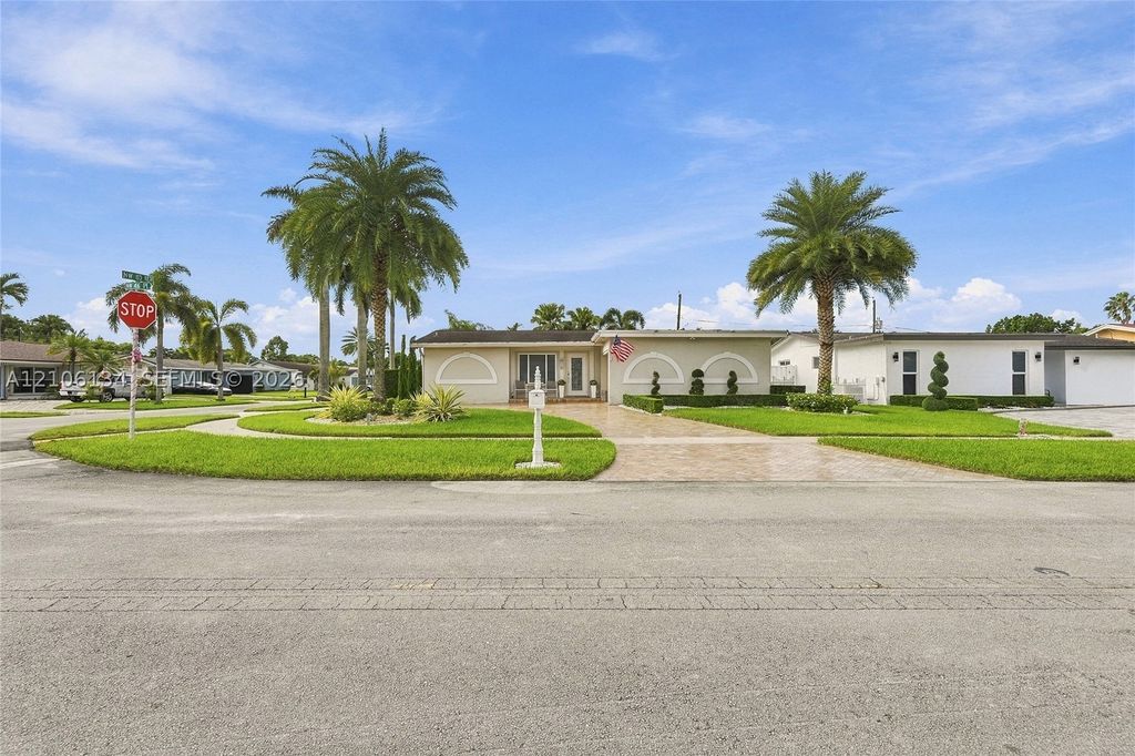 Maison de luxe à vendre à Sunrise, 445 923 €, Photo 1