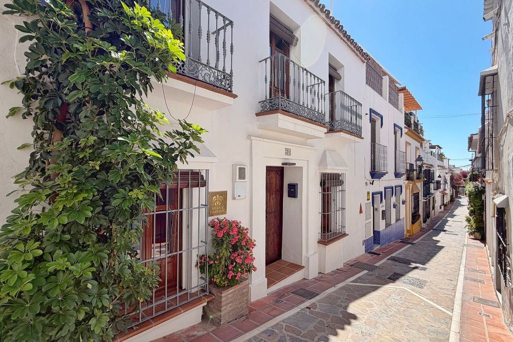 Luxury House for sale in Marbella, 1 500 000 €, Photo 1