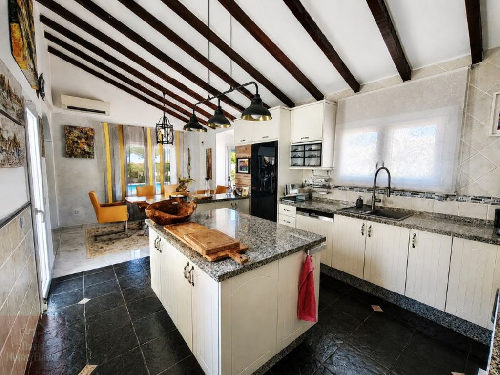 Luxury House for sale in Manilva, 1 395 000 €, Photo 3