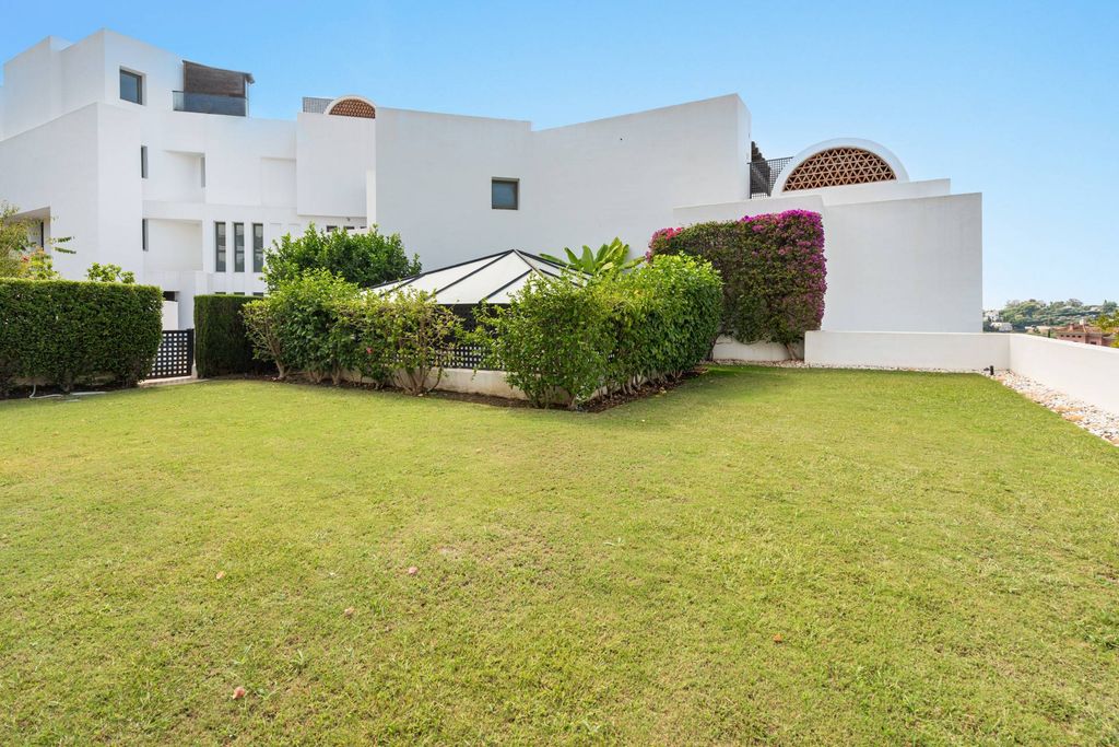 Luxury Apartment for sale in Benahavís, 745 000 €, Photo 4