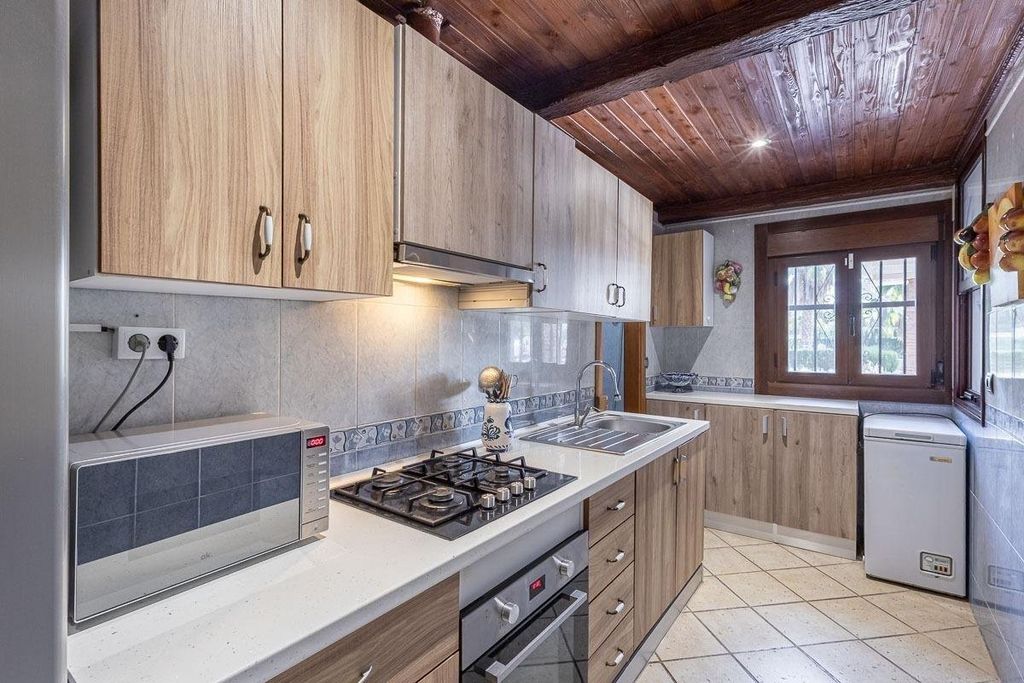 Luxury House for sale in Atarfe, 495 000 €, Photo 6
