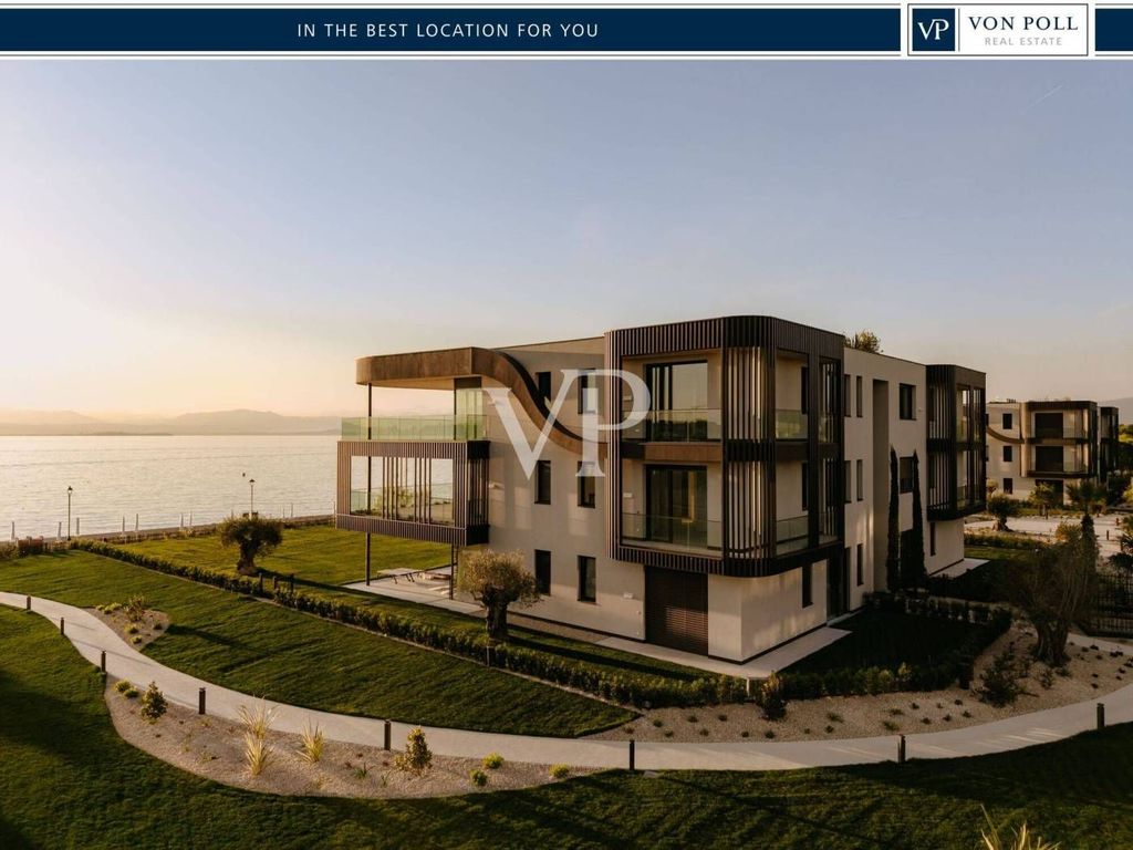 Luxury Apartment for sale in Peschiera Del Garda, 2 280 000 €, Photo 1