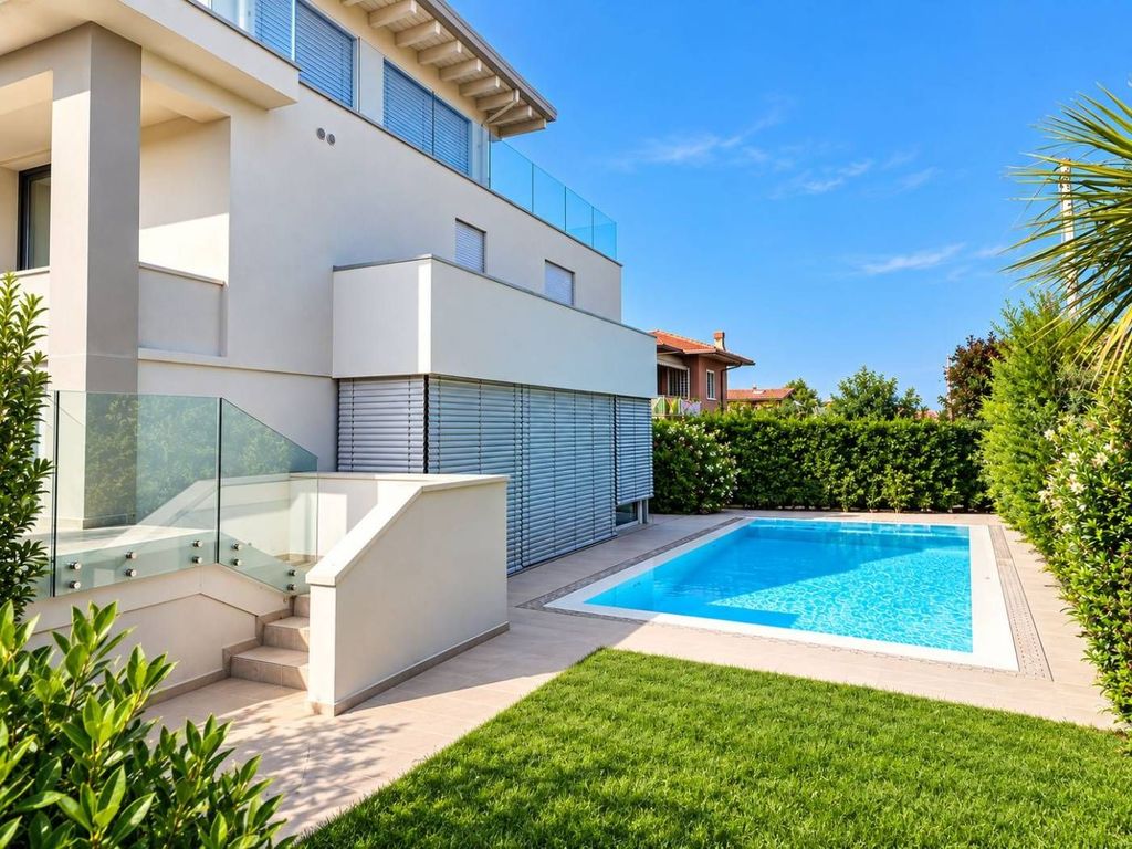 Luxury House for sale in Desenzano Del Garda, 1 700 000 €, Photo 1