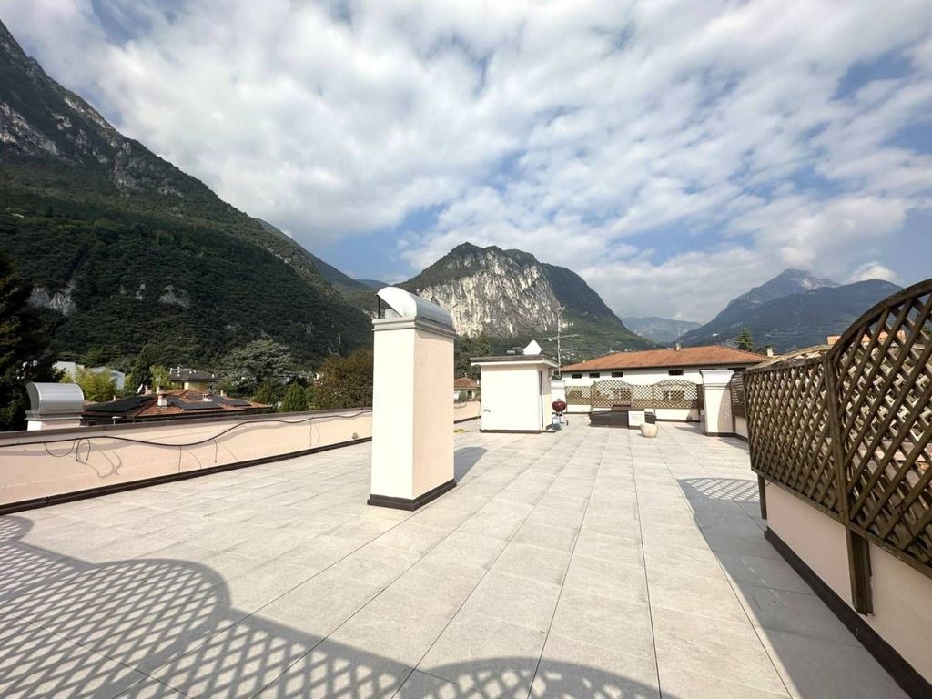 Luxury Apartment for sale in Riva Del Garda, 870 000 €, Photo 1