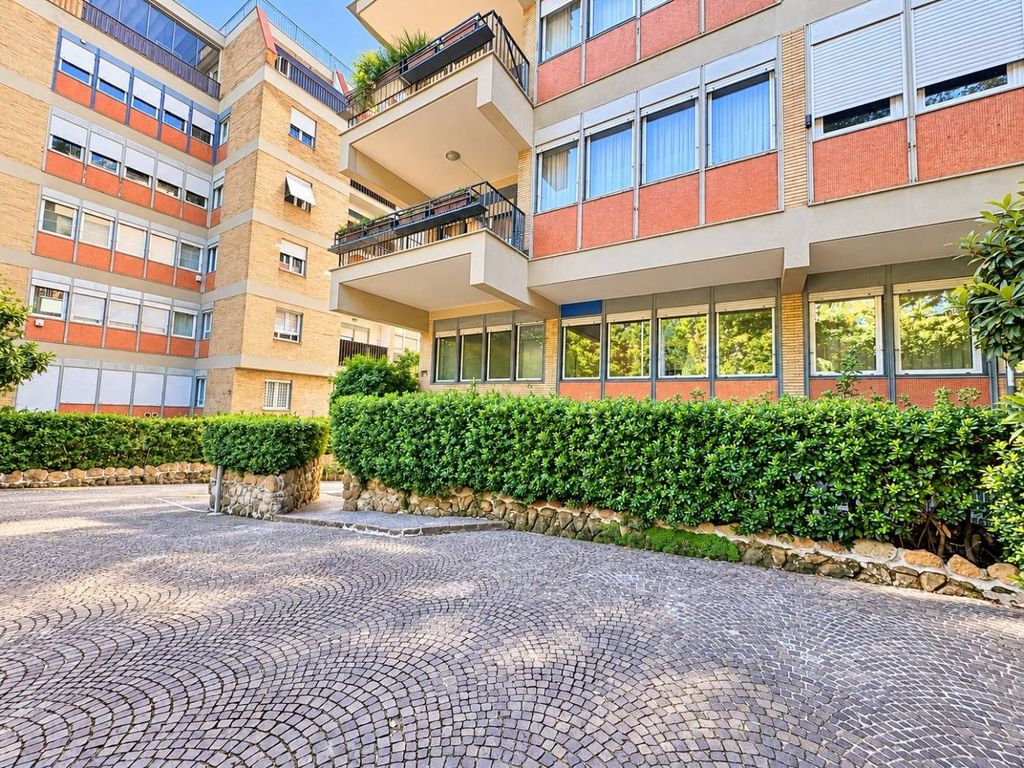 Luxury Apartment for sale in Rome, 1 395 000 €, Photo 3