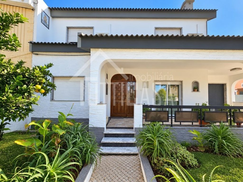 Luxury House for sale in Seixal, 695 000 €, Photo 2