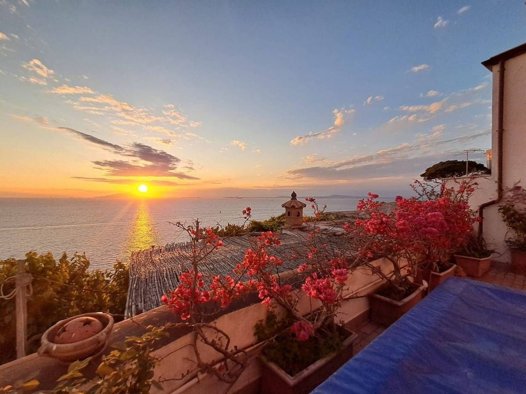 Luxury Apartment for sale in Massa Lubrense, 800 000 €, Photo 1