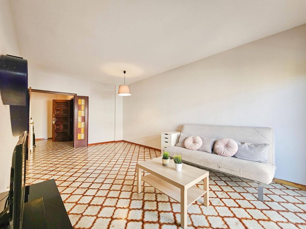 Luxury Apartment for sale in Barcelona, 675 000 €, Photo 4
