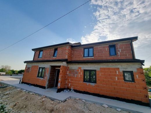 Maison de luxe à vendre à Porec, 660 000 €, Photo 1