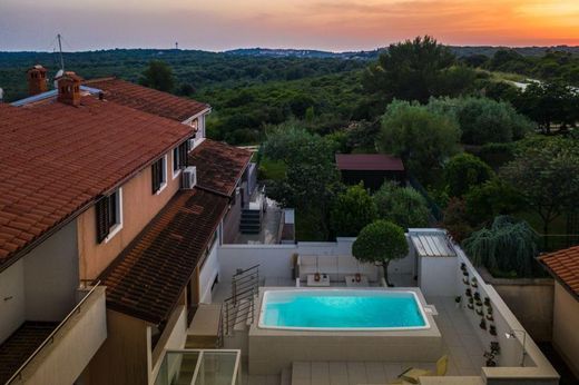 Maison de luxe à vendre à Vinkuran, 570 000 €, Photo 1