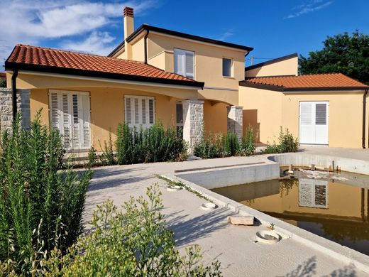 Maison de luxe à vendre à Buje, 580 000 €, Photo 1