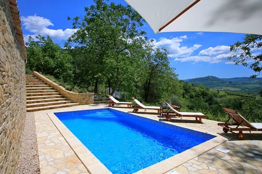 Maison de luxe à vendre à Oprtalj, 520 000 €, Photo 2