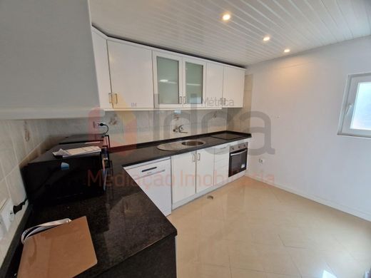 Maison de luxe à vendre à Lisbon, 555 000 €, Photo 1