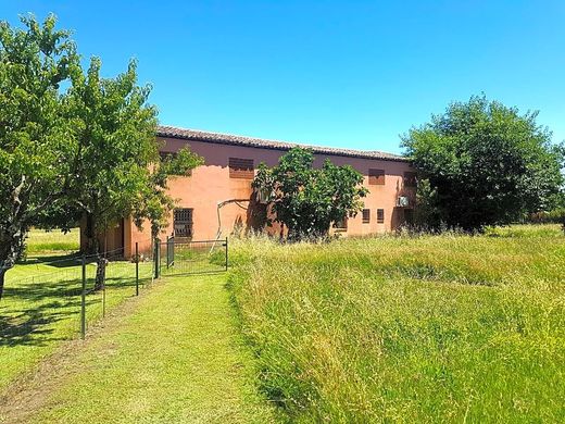 Luxury House for sale in Candeleda, 490 000 €, Photo 1