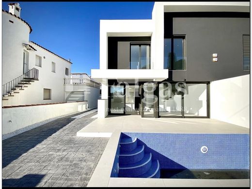 Luxury House for sale in Empuriabrava, 649 000 €, Photo 2