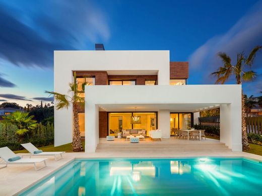 Luxury House for sale in Marbella, 1 400 000 €, Photo 1
