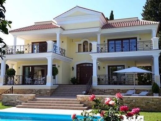 Luxury House for sale in Marbella, 2 700 000 €, Photo 1