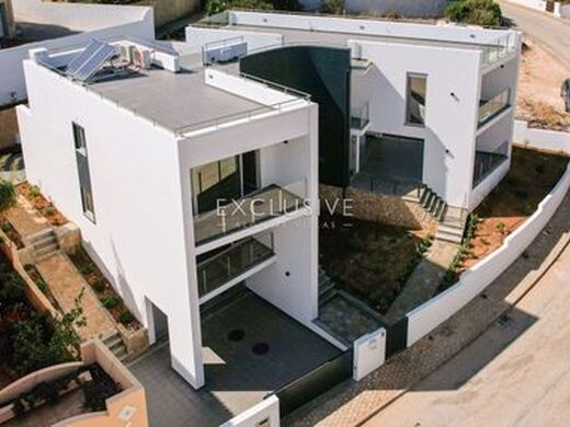 Luxury House for sale in Lagos, 1 750 000 €, Photo 1