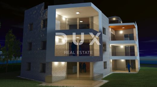 Luxury Apartment for sale in Rovinj, 560 000 €, Photo 1