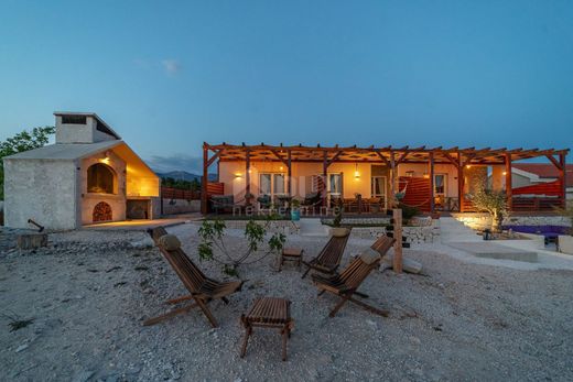Maison de luxe à vendre à Jasenice, 650 000 €, Photo 2