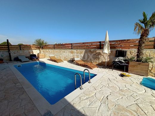 Maison de luxe à vendre à Pakoštane, 950 000 €, Photo 2