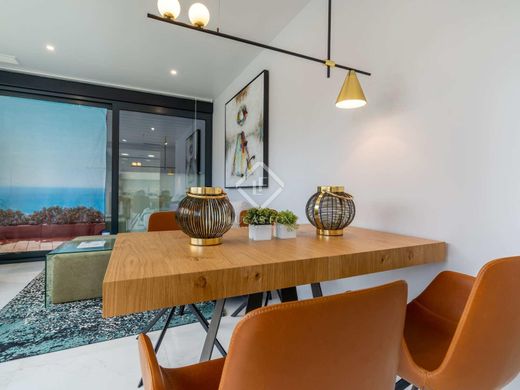 Luxury Apartment for sale in Benidorm, 690 000 €, Photo 1