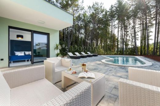 Luxury House for sale in Rovinj, 1 040 000 €, Photo 1