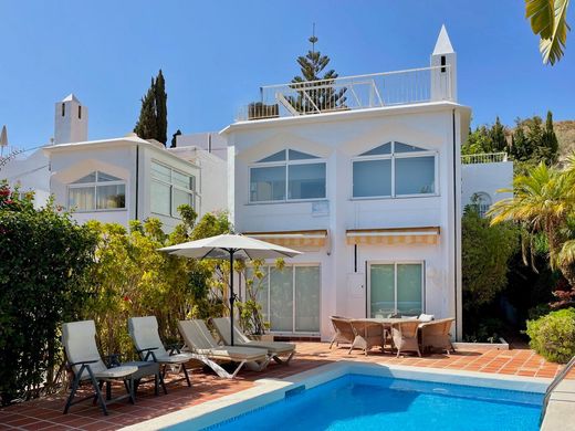 Luxury House for sale in Nerja, 850 000 €, Photo 1