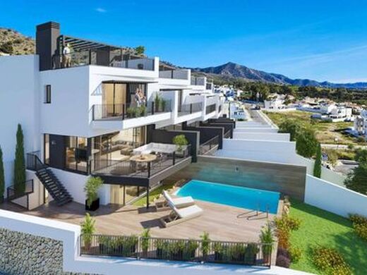 Luxury House for sale in Nerja, 775 000 €, Photo 1