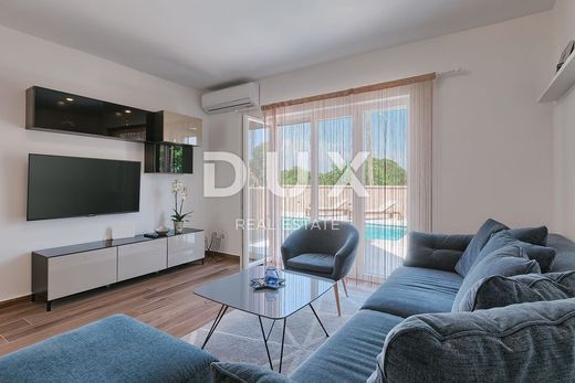 Luxury House for sale in Pula, 720 000 €, Photo 6