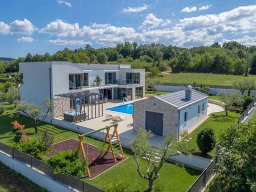 Maison de luxe à vendre à Motovun, 0 €, Photo 1