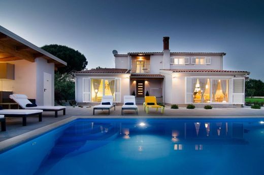 Maison de luxe à vendre à Valbandon, 740 000 €, Photo 2