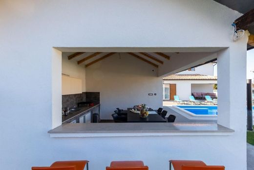 Maison de luxe à vendre à Šišan, 520 000 €, Photo 3