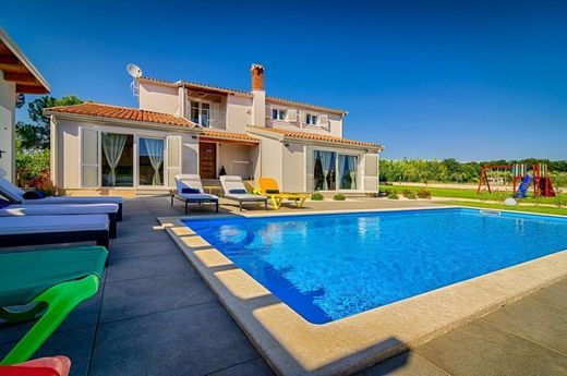 Maison de luxe à vendre à Valbandon, 740 000 €, Photo 3