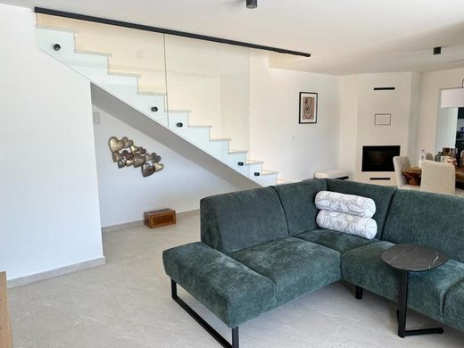 Maison de luxe à vendre à Poljane, 1 000 000 €, Photo 7