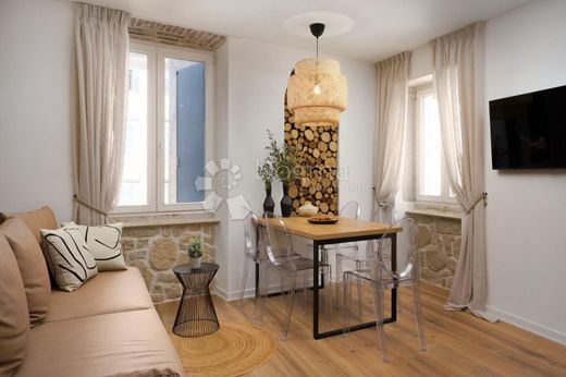Luxury Apartment for sale in Rovinj, 350 000 €, Photo 1