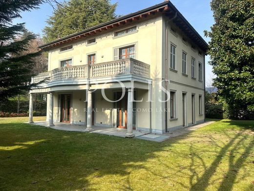 Maison de luxe à vendre à Como, 400 000 €, Photo 1