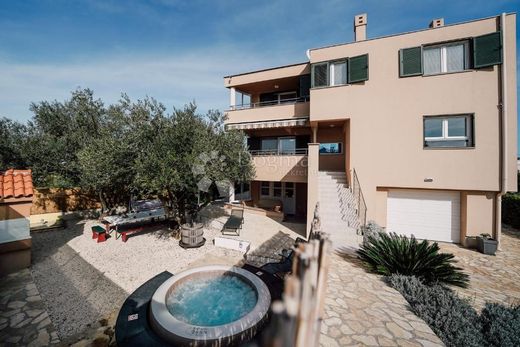 Maison de luxe à vendre à Preko, 820 000 €, Photo 3