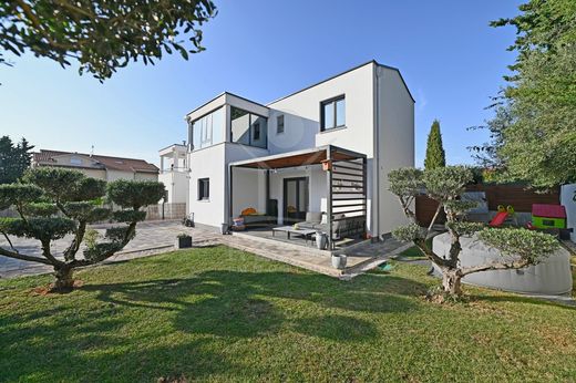 Maison de luxe à vendre à Porec, 394 000 €, Photo 1