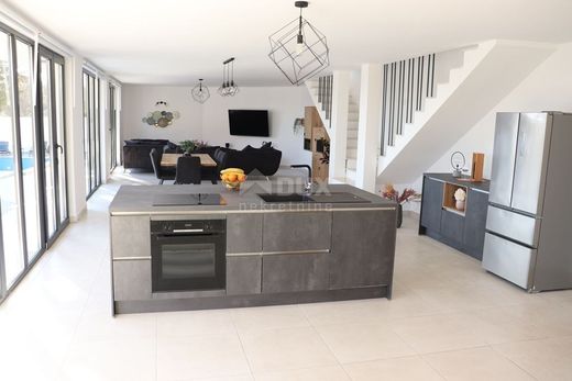 Maison de luxe à vendre à Krk, 490 000 €, Photo 7