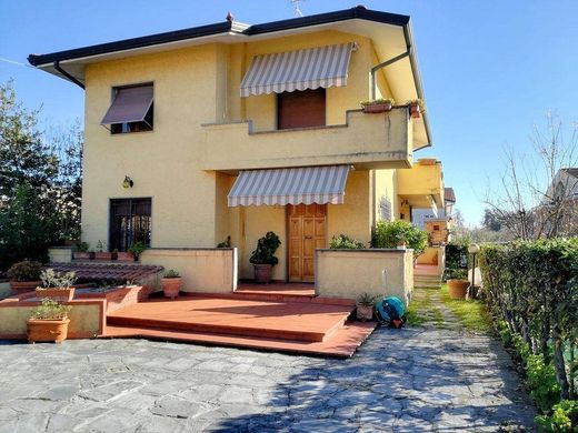 Luxury House for sale in Massa, 480 000 €, Photo 1