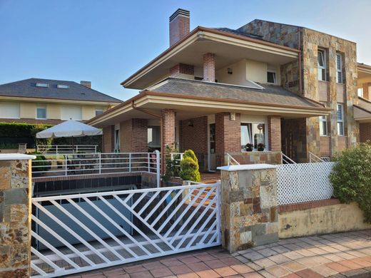 Luxury House for sale in Castro-Urdiales, 590 000 €, Photo 3