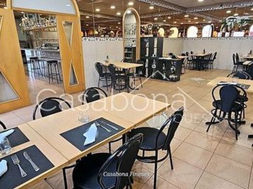 Luxury House for sale in Vic, 576 000 €, Photo 1