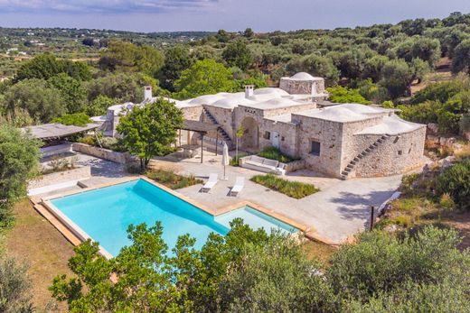Luxury House for sale in Ostuni, 1 350 000 €, Photo 1