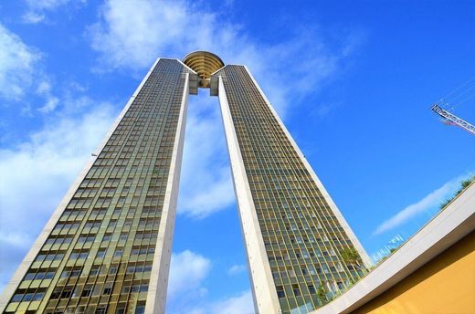 Luxury Apartment for sale in Benidorm, 540 000 €, Photo 1