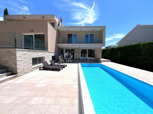 Luxury House for sale in Zadar, 1 490 000 €, Photo 1