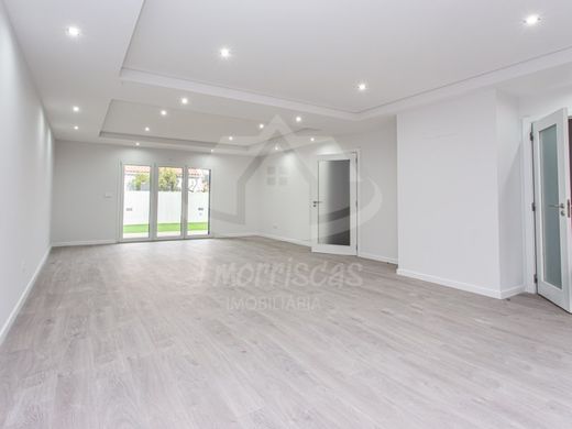 Maison de luxe à vendre à Loures, 679 500 €, Photo 2